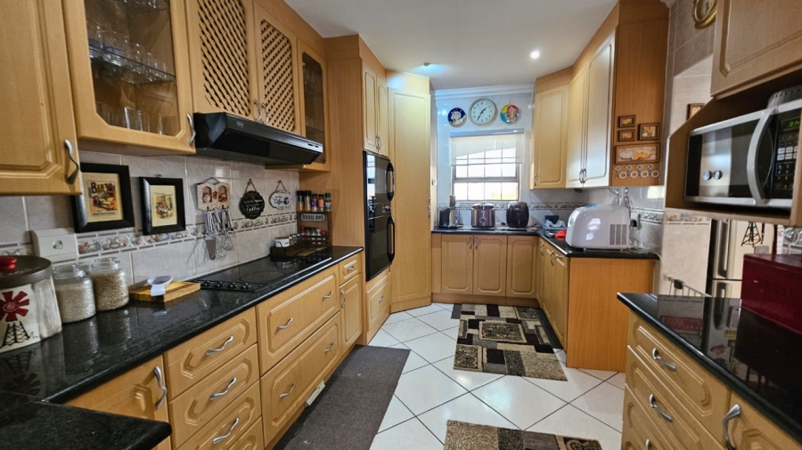 5 Bedroom Property for Sale in Boschdal North West
